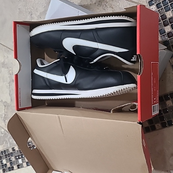 Nike Black and White Sneakers with Leather-like Upper. CORTEZ BASIC LEATHER '06 - Picture 9 of 9